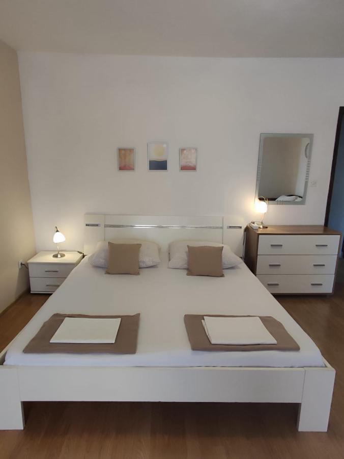 Apartmani Valentino Макарска Екстериор снимка