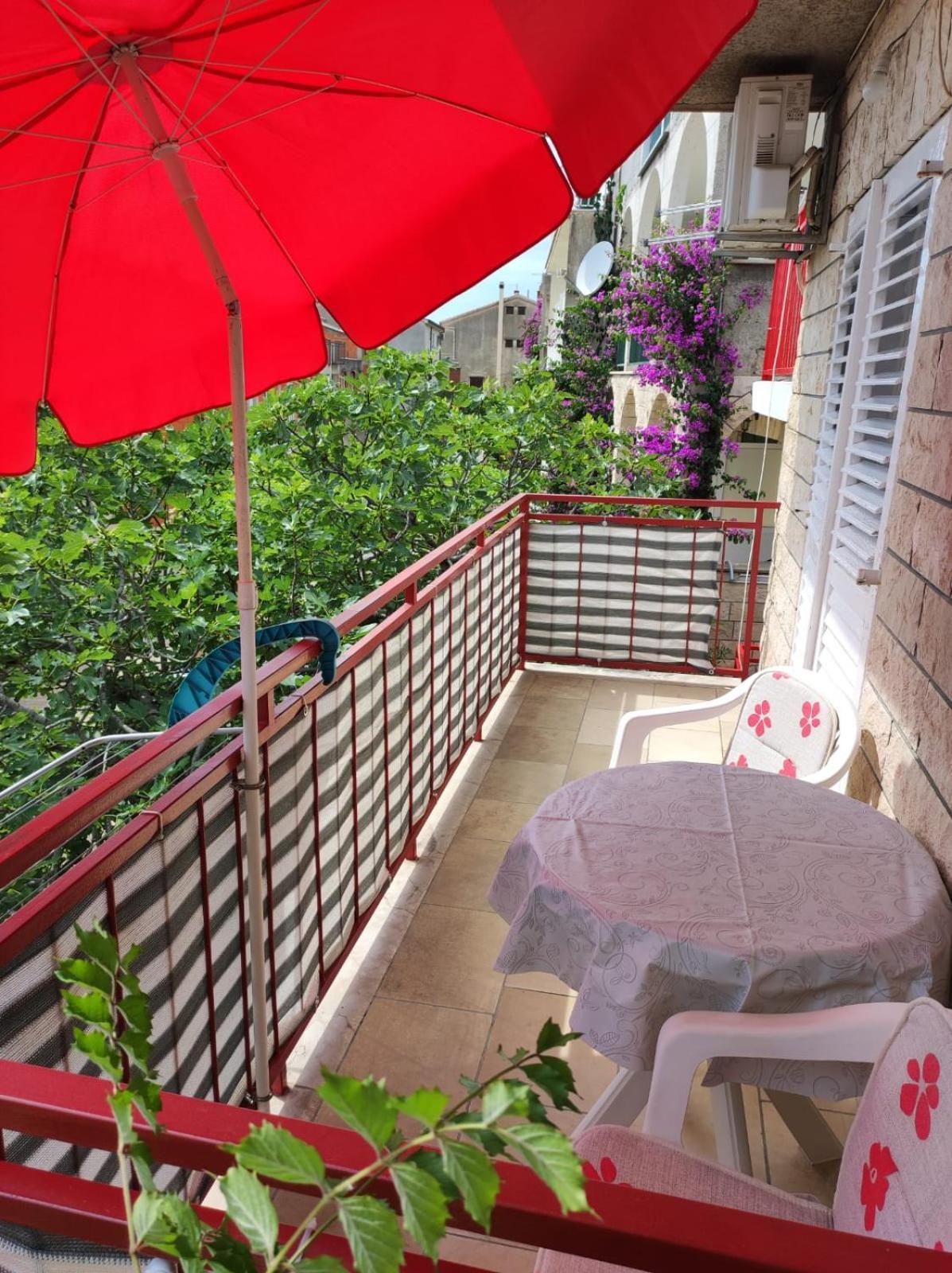 Apartmani Valentino Макарска Екстериор снимка
